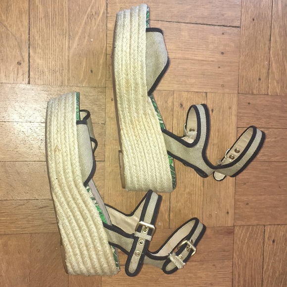 Tahari platform sandals - Picture 2 of 3